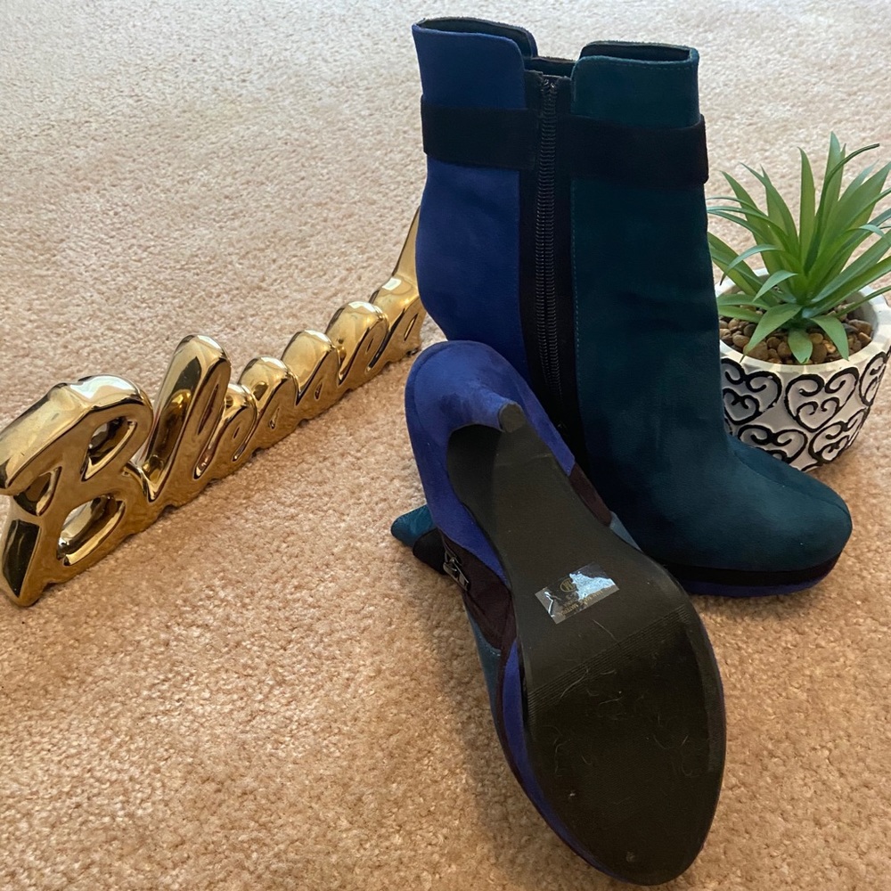 Ladies Heels - Picture 2 of 3